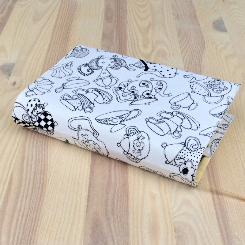 Obal na knihu - Konvičky na bílé (M)